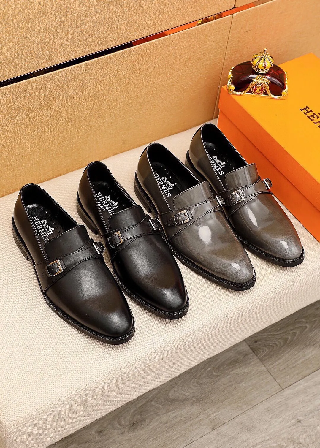 Men's shoes 💰480 💐 Product trademark: HERMES "Hermès" casual leather shoes Regular size: 38-44 (45🉑️customized) Product materials: Selected imported first-layer calfskin upper + classic hardware buckle, imported water-dyed 🐂 cowhide lining. Strong three-dimensional visual effect, non-slip and wear-resistant combination outsole Color: 2⃣️colors available
